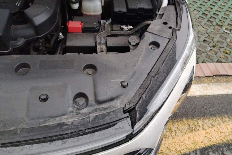 Used Buick GL8 2026 Model Lu Zun Prestige Edition Engine Bay Left