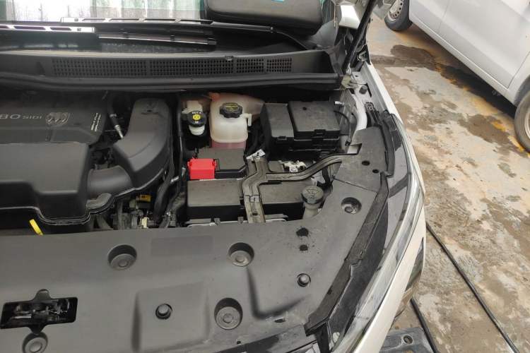 Used Buick GL8 2026 Model Lu Zun Prestige Edition Engine Bay Left