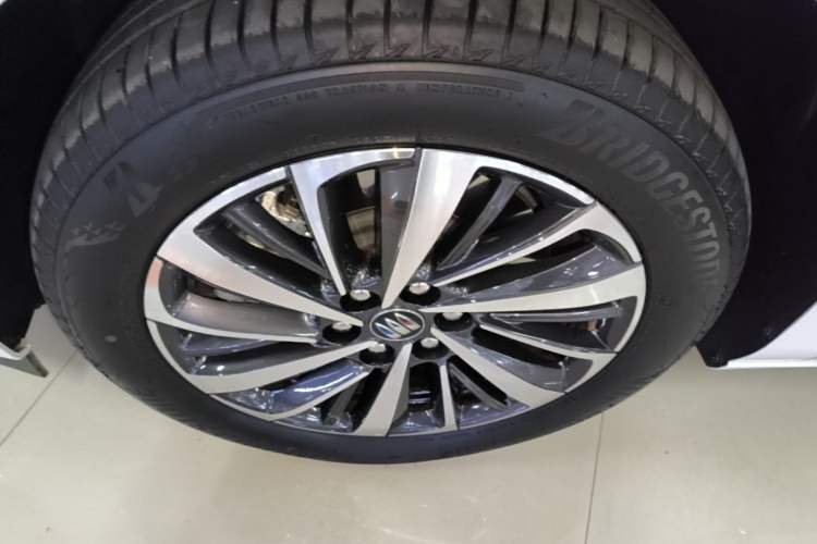 Used Buick GL8 2026 Model Lu Zun Luxury Edition Exterior 4