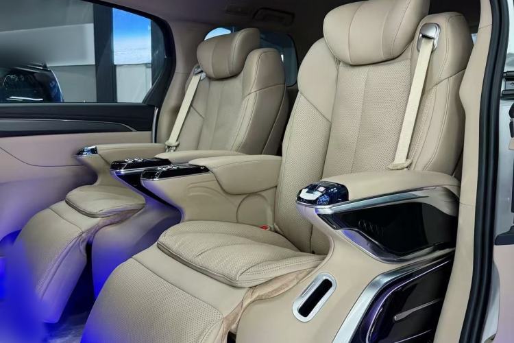 Used Buick GL8 2026 Model Land Rover Business Class Comfort DG Edition Interior 11