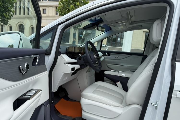 Used Buick GL8 2026 Model Lu Zun Luxury Edition Interior 2