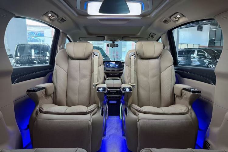Used Buick GL8 2026 Model Land Rover Business Class Comfort DG Edition Interior 3