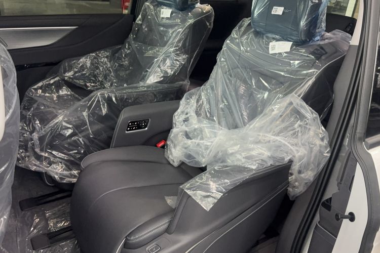 Used Buick GL8 2026 Model Lu Zun Prestige Edition Interior 3