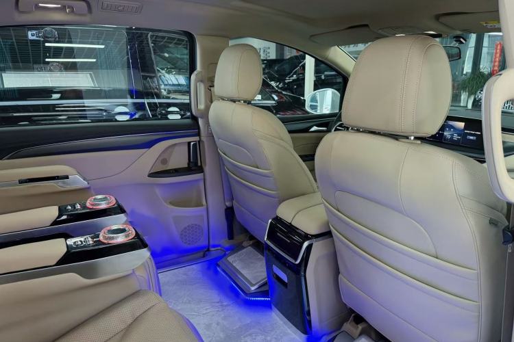 Used Buick GL8 2026 Model Land Rover Business Class Comfort DG Edition Interior 4