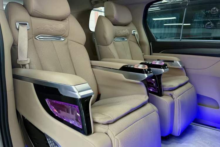 Used Buick GL8 2026 Model Land Rover Business Class Comfort DG Edition Interior 7