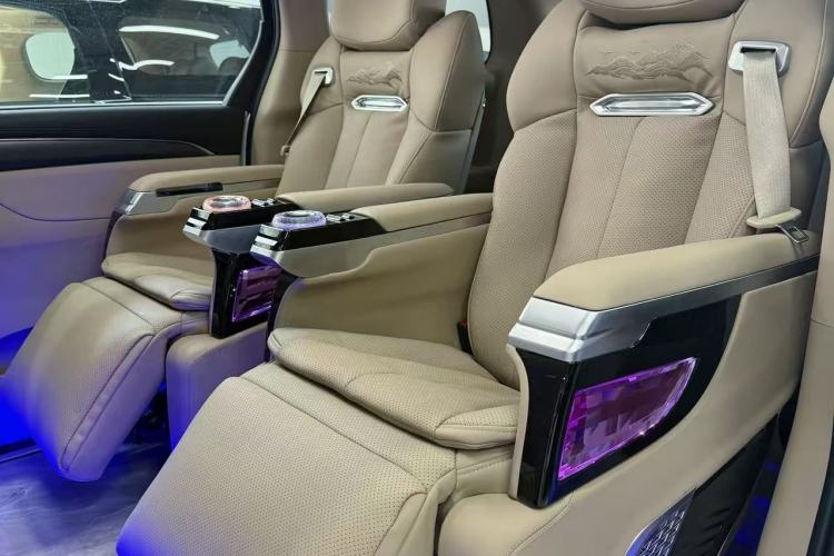 Used Buick GL8 2026 Model Land Rover Business Class Comfort DG Edition Interior 8