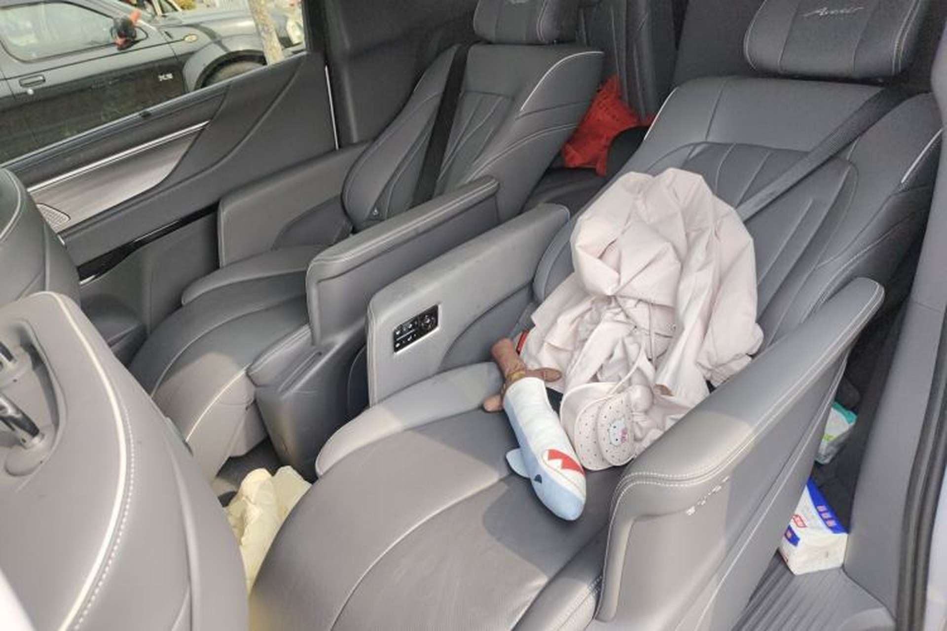 Used Buick GL8 2026 Model Lu Zun Prestige Edition Left Rear Seat