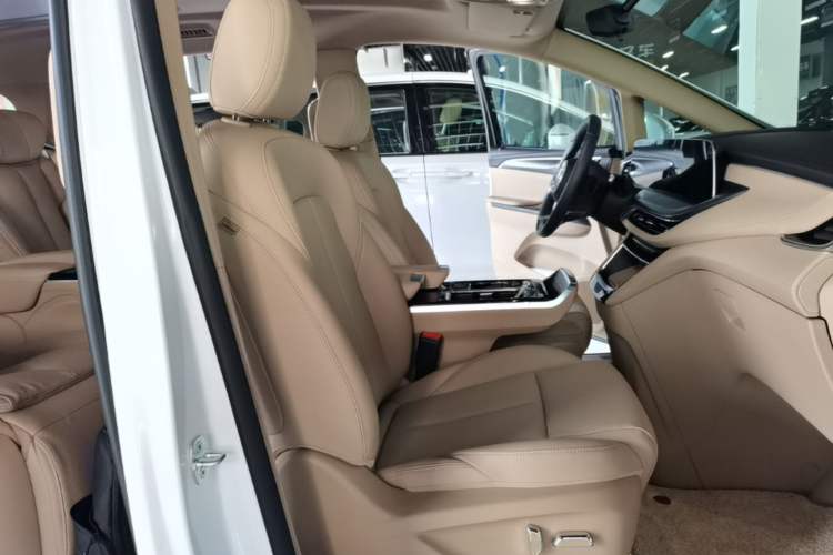 Used Buick GL8 2026 Model Land Rover Business Class Comfort DG Edition Right Front Seat
