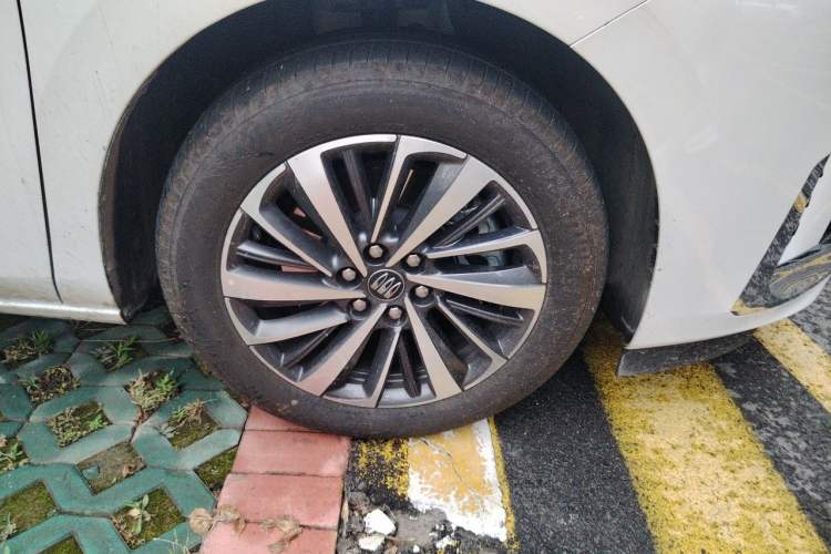 Used Buick GL8 2026 Model Lu Zun Prestige Edition Right Front Wheel Hub
