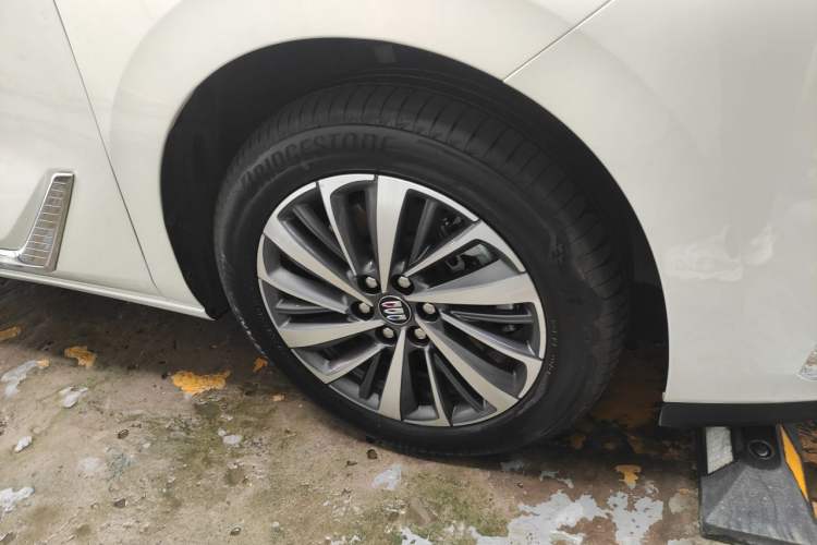 Used Buick GL8 2026 Model Lu Zun Prestige Edition Right Front Wheel Hub