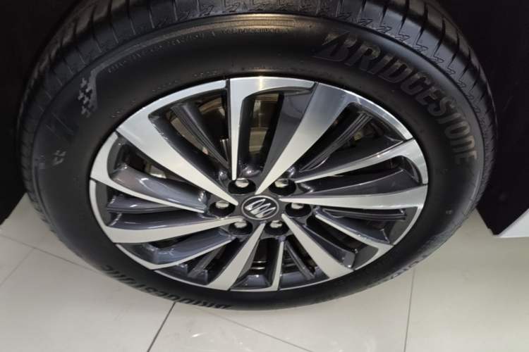 Used Buick GL8 2026 Model Lu Zun Luxury Edition Right Rear Wheel Hub