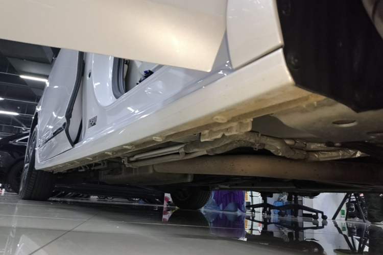 Used Buick GL8 2026 Model Lu Zun Luxury Edition Right Side Sill