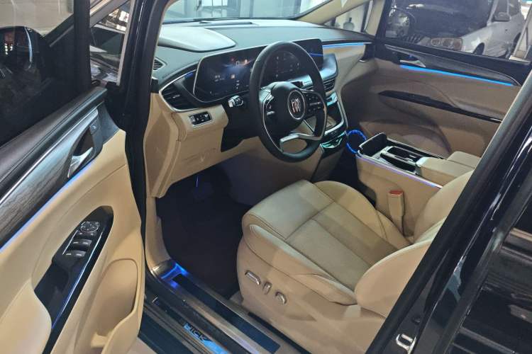 Used Buick GL8 New Energy 2025 Lu Shang Luxury Edition 7-Seater Interior 3