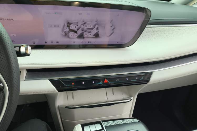 Used Buick GL8 New Energy 2024 Lu Zun Luxury Edition 7-Seater Audio And AC Panel