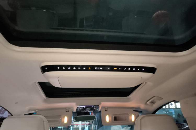 Used Buick GL8 New Energy 2024 Lu Zun Luxury Edition 7-Seater Headliner
