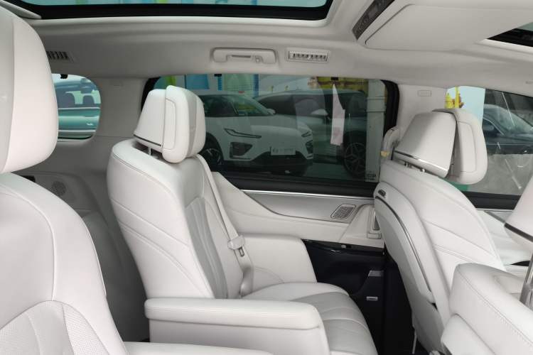 Used Buick GL8 New Energy 2024 Lu Zun Luxury Edition 7-Seater Left Rear Door Interior