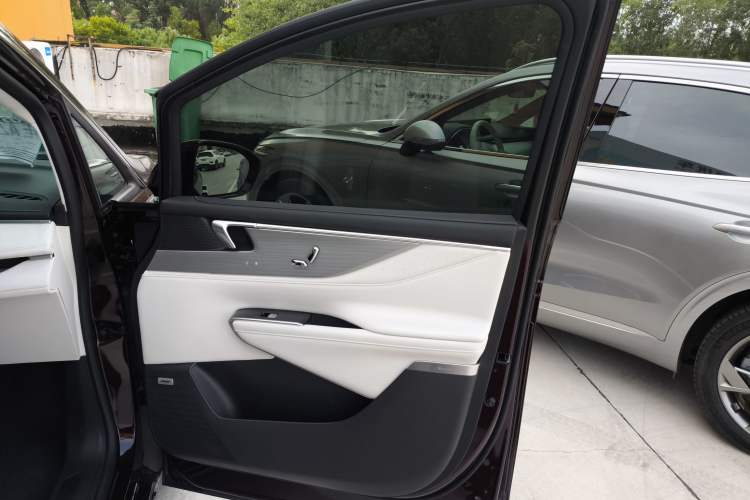 Used Buick GL8 New Energy 2024 Lu Zun Luxury Edition 7-Seater Right Front Door Interior