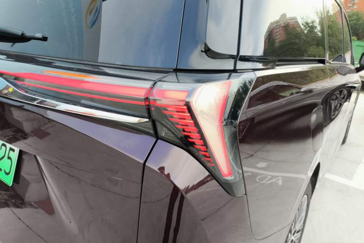 Used Buick GL8 New Energy 2024 Lu Zun Luxury Edition 7-Seater Right Rear Taillight