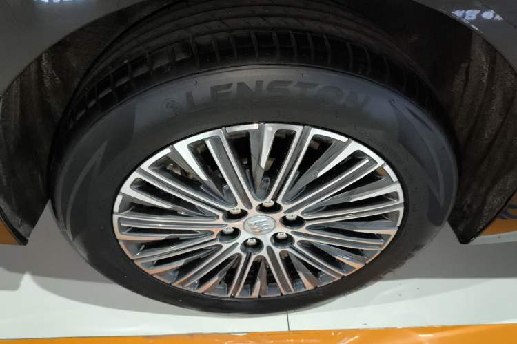 Used Buick GL8 New Energy 2024 Lu Zun Luxury Edition 7-Seater Right Rear Wheel Hub