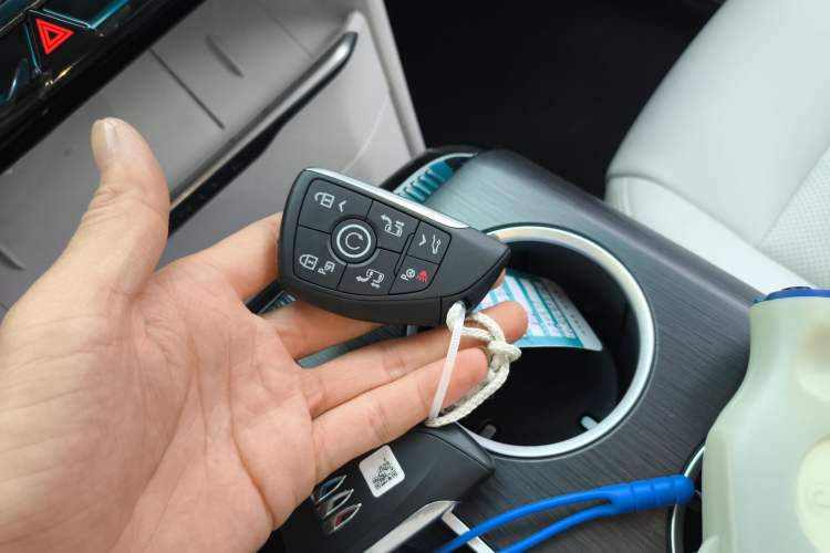 Used Buick GL8 New Energy 2024 Lu Zun Luxury Edition 7-Seater Vehicle Key