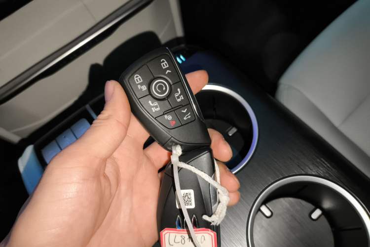 Used Buick GL8 New Energy 2024 Lu Zun Luxury Edition 7-Seater Vehicle Key