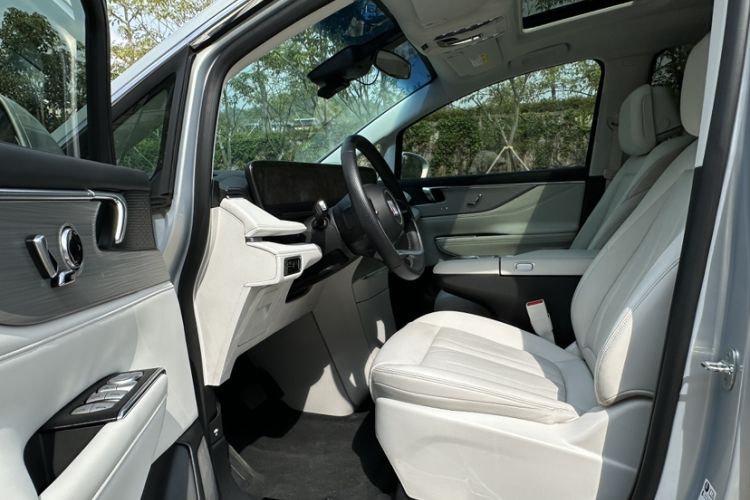 Used Buick GL8 New Energy 2024 Lu Zun Smart Edition 7-Seater Interior 3