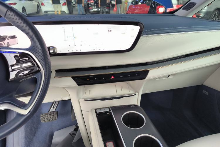 Used Buick GL8 New Energy 2024 Lu Zun Luxury Edition 7-Seater Audio And AC Panel