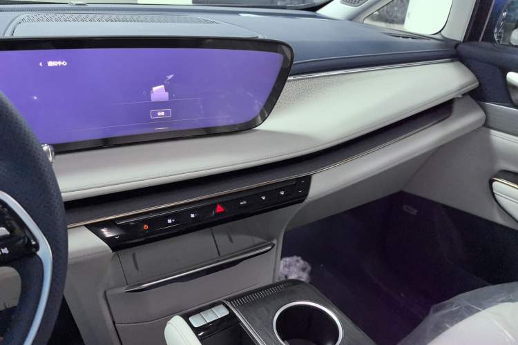 Used Buick GL8 New Energy 2024 Lu Zun Luxury Edition 7-Seater Audio And AC Panel