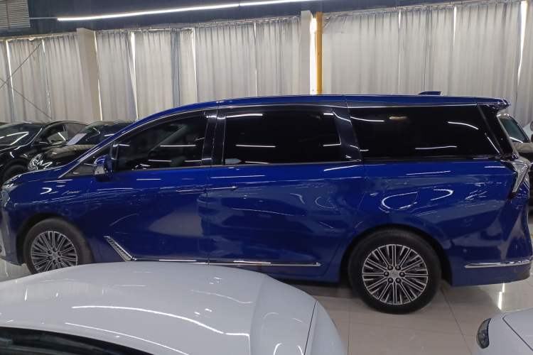 Used Buick GL8 New Energy 2024 Lu Zun Luxury Edition 7-Seater Exterior 3
