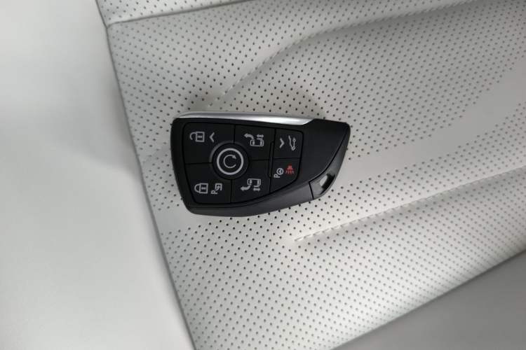 Used Buick GL8 New Energy 2024 Lu Zun Luxury Edition 7-Seater Interior 1