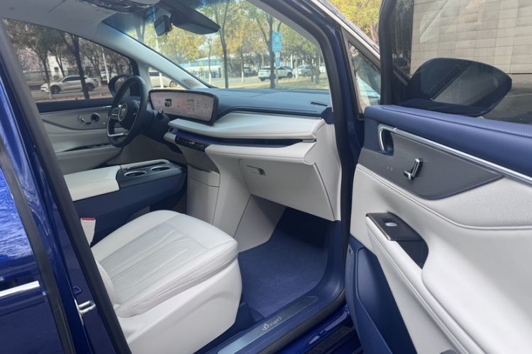 Used Buick GL8 New Energy 2024 Lu Zun Luxury Edition 6-Seater Interior 10