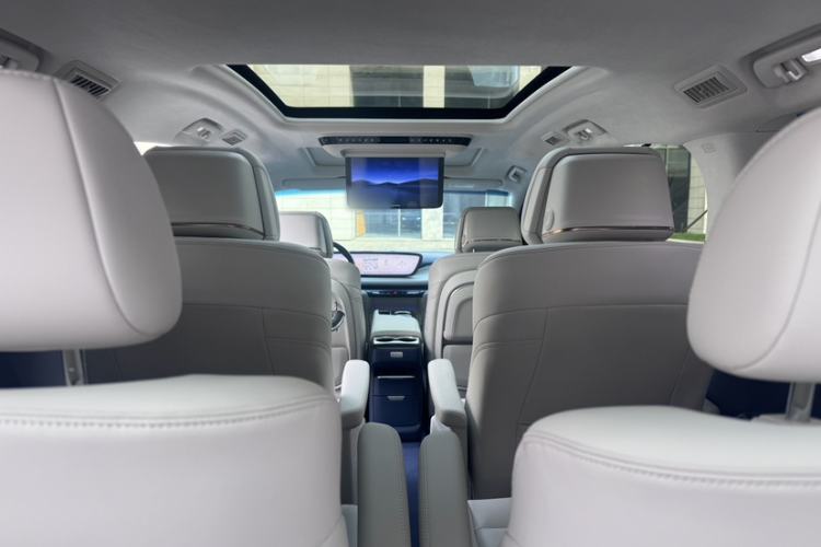 Used Buick GL8 New Energy 2024 Lu Zun Luxury Edition 6-Seater Interior 12