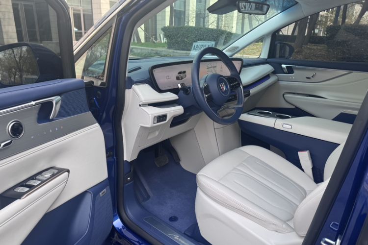 Used Buick GL8 New Energy 2024 Lu Zun Luxury Edition 6-Seater Interior 3
