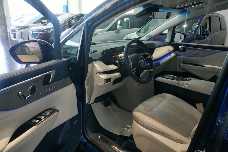 Used Buick GL8 New Energy 2024 Lu Zun Luxury Edition 6-Seater Interior 3