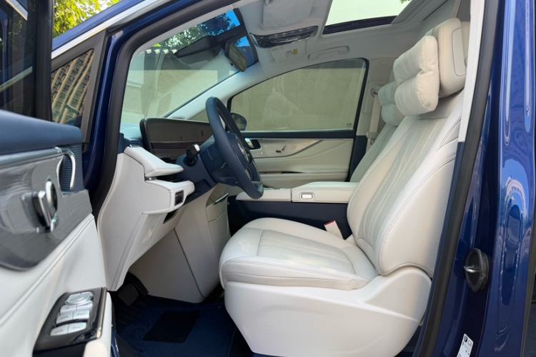 Used Buick GL8 New Energy 2024 Lu Zun Luxury Edition 6-Seater Interior 4