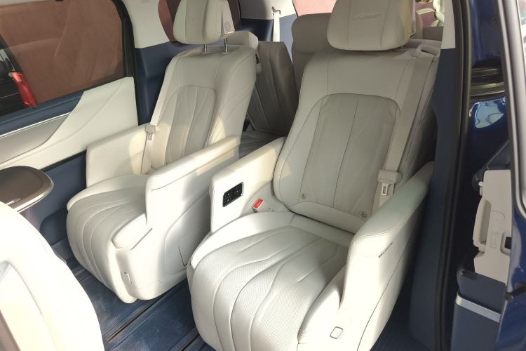 Used Buick GL8 New Energy 2024 Lu Zun Luxury Edition 7-Seater Interior 4