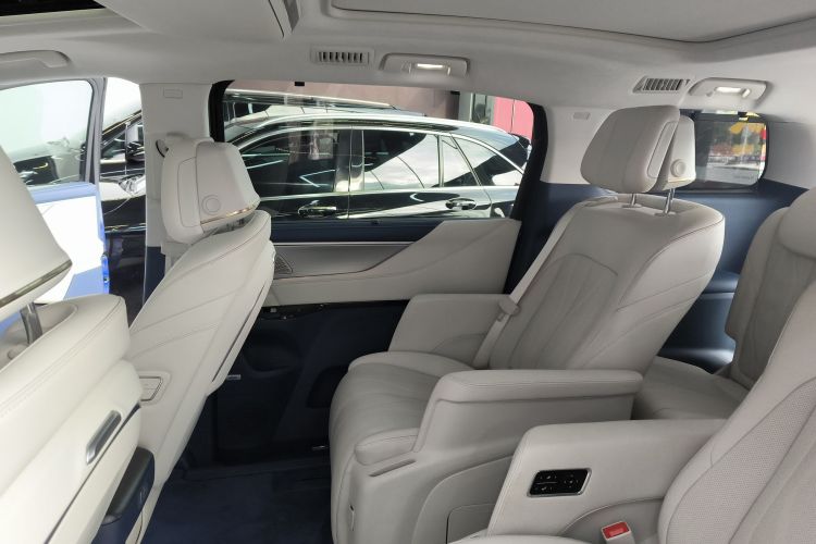 Used Buick GL8 New Energy 2024 Lu Zun Luxury Edition 7-Seater Interior 6