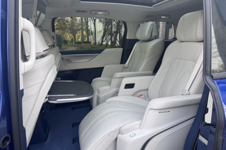Used Buick GL8 New Energy 2024 Lu Zun Luxury Edition 6-Seater Interior 8