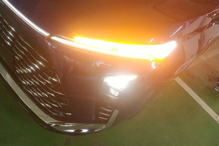 Used Buick GL8 New Energy 2024 Lu Zun Luxury Edition 6-Seater Left Front Headlight
