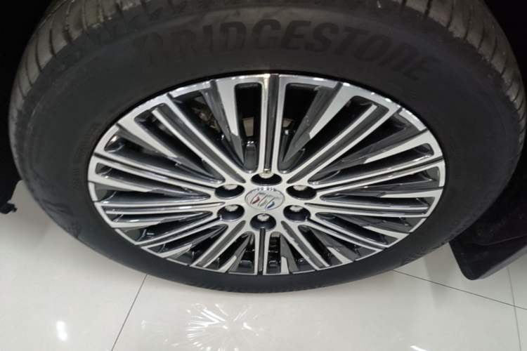 Used Buick GL8 New Energy 2024 Lu Zun Luxury Edition 6-Seater Left Front Wheel Hub