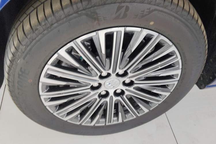 Used Buick GL8 New Energy 2024 Lu Zun Luxury Edition 7-Seater Left Front Wheel Hub