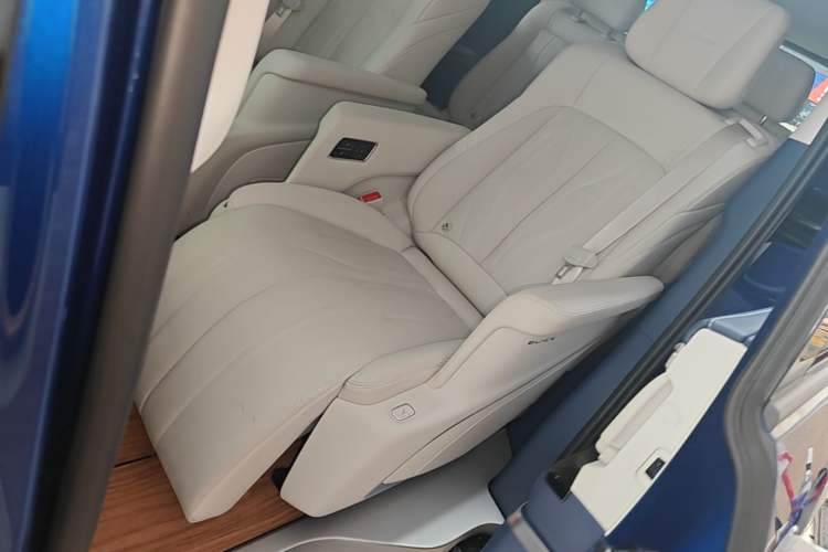 Used Buick GL8 New Energy 2024 Lu Zun Luxury Edition 6-Seater Left Rear Seat