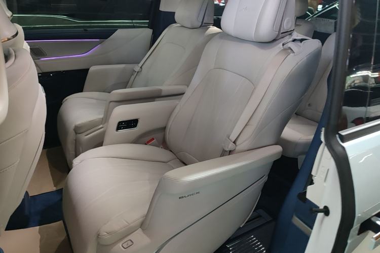 Used Buick GL8 New Energy 2024 Lu Zun Luxury Edition 6-Seater Left Rear Seat