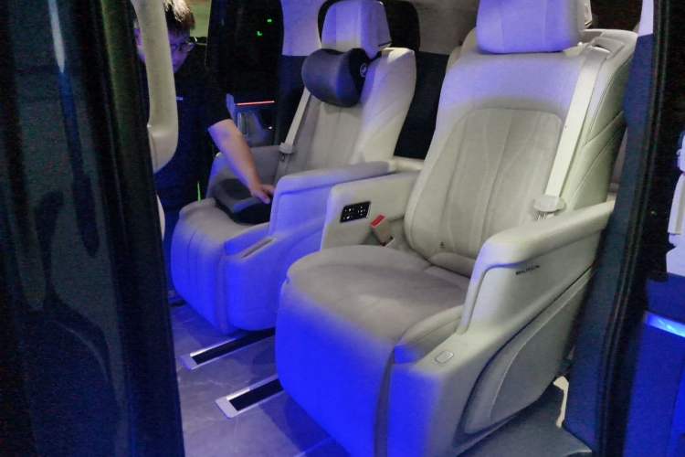 Used Buick GL8 New Energy 2024 Lu Zun Luxury Edition 7-Seater Left Rear Seat