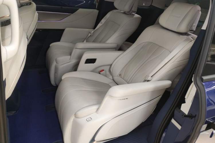 Used Buick GL8 New Energy 2024 Lu Zun Luxury Edition 6-Seater Left Rear Seat