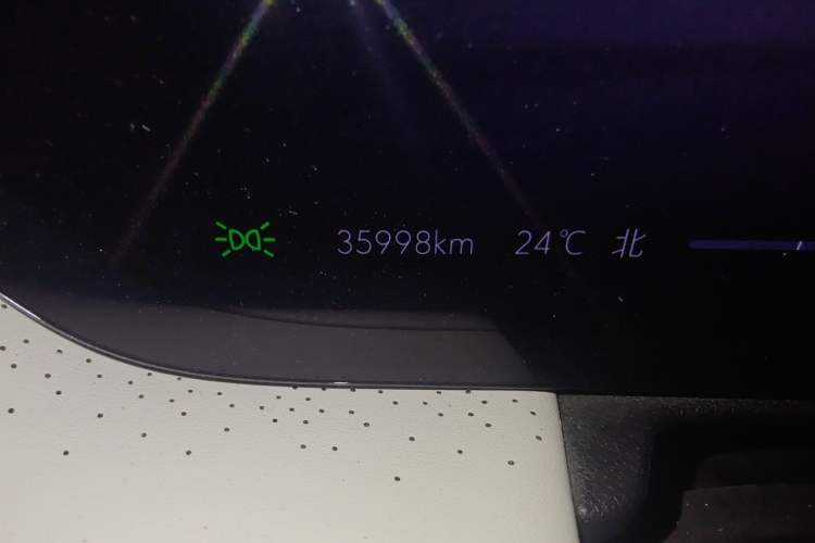 Used Buick GL8 New Energy 2024 Lu Zun Luxury Edition 7-Seater Odometer Close Up