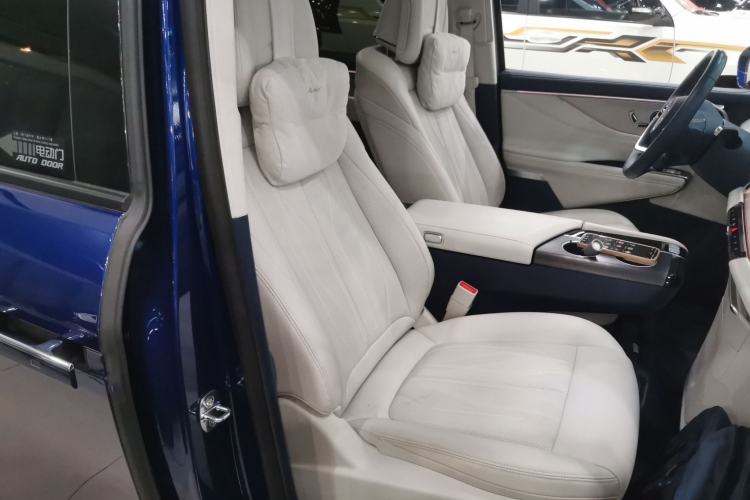 Used Buick GL8 New Energy 2024 Lu Zun Luxury Edition 6-Seater Right Front Seat