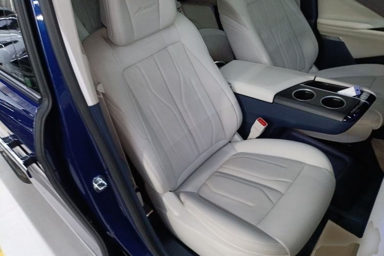 Used Buick GL8 New Energy 2024 Lu Zun Luxury Edition 7-Seater Right Front Seat