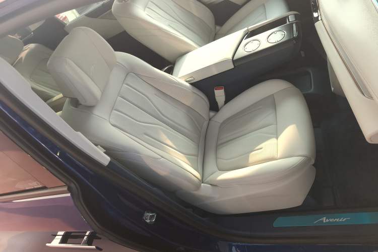 Used Buick GL8 New Energy 2024 Lu Zun Luxury Edition 7-Seater Right Front Seat
