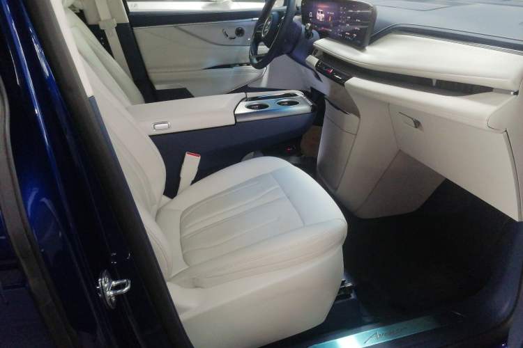 Used Buick GL8 New Energy 2024 Lu Zun Luxury Edition 7-Seater Right Front Seat